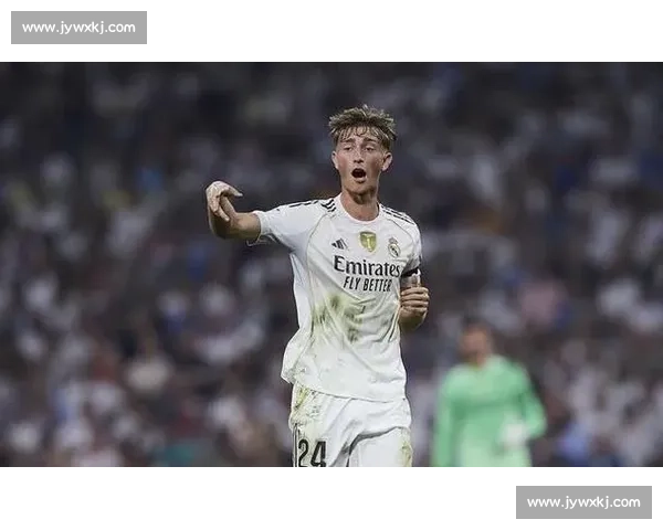 赫伊森首秀汗湿衣襟诠释拼搏，自评表现获认可