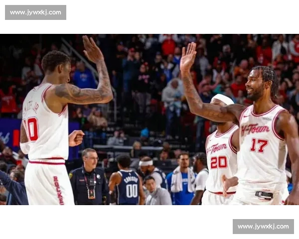 斯通打造 2.04 米巨无霸锋线！乌度卡 14 人轮换颠覆联盟